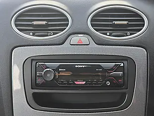 Used 2010 Ford Focus Titanium Silver - Interior and Exterior details 17