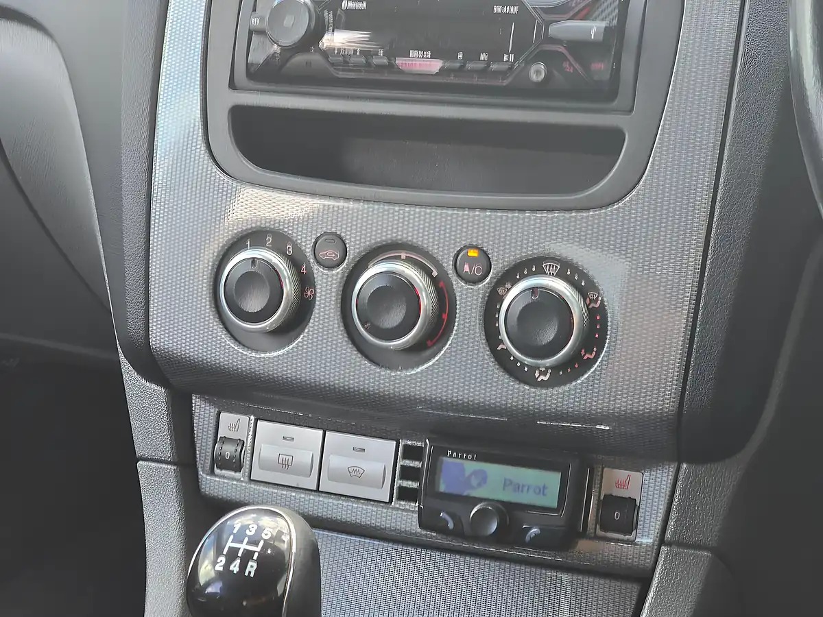 Used 2010 Ford Focus Titanium Silver - Interior and Exterior details 18