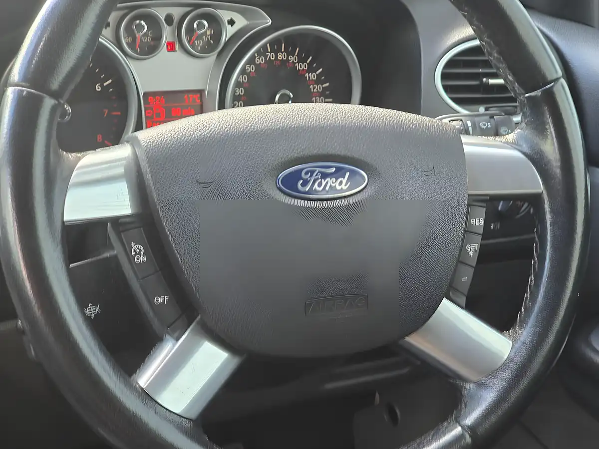 Used 2010 Ford Focus Titanium Silver - Interior and Exterior details 19