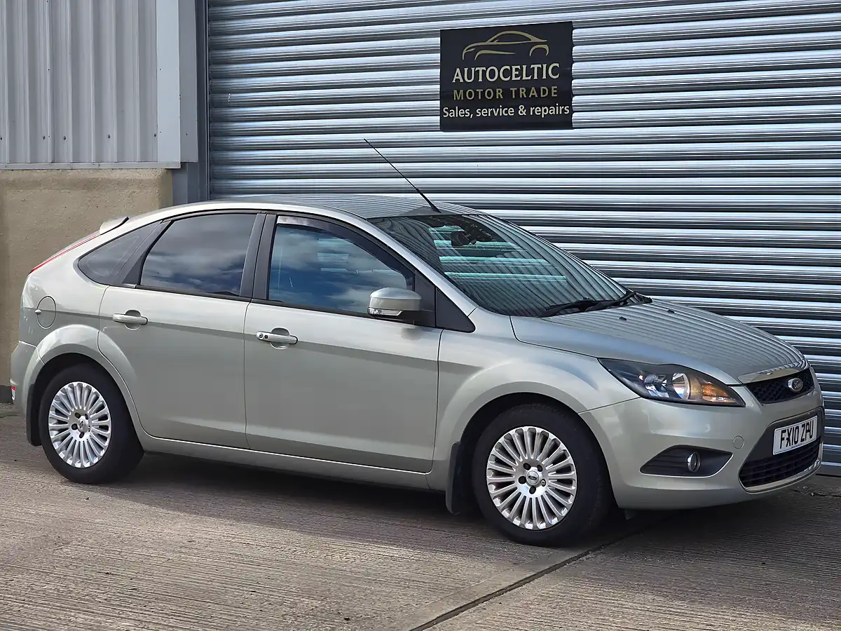 Used 2010 Ford Focus Titanium Silver - Interior and Exterior details 20