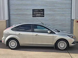 Used 2010 Ford Focus Titanium Silver - Interior and Exterior details 4