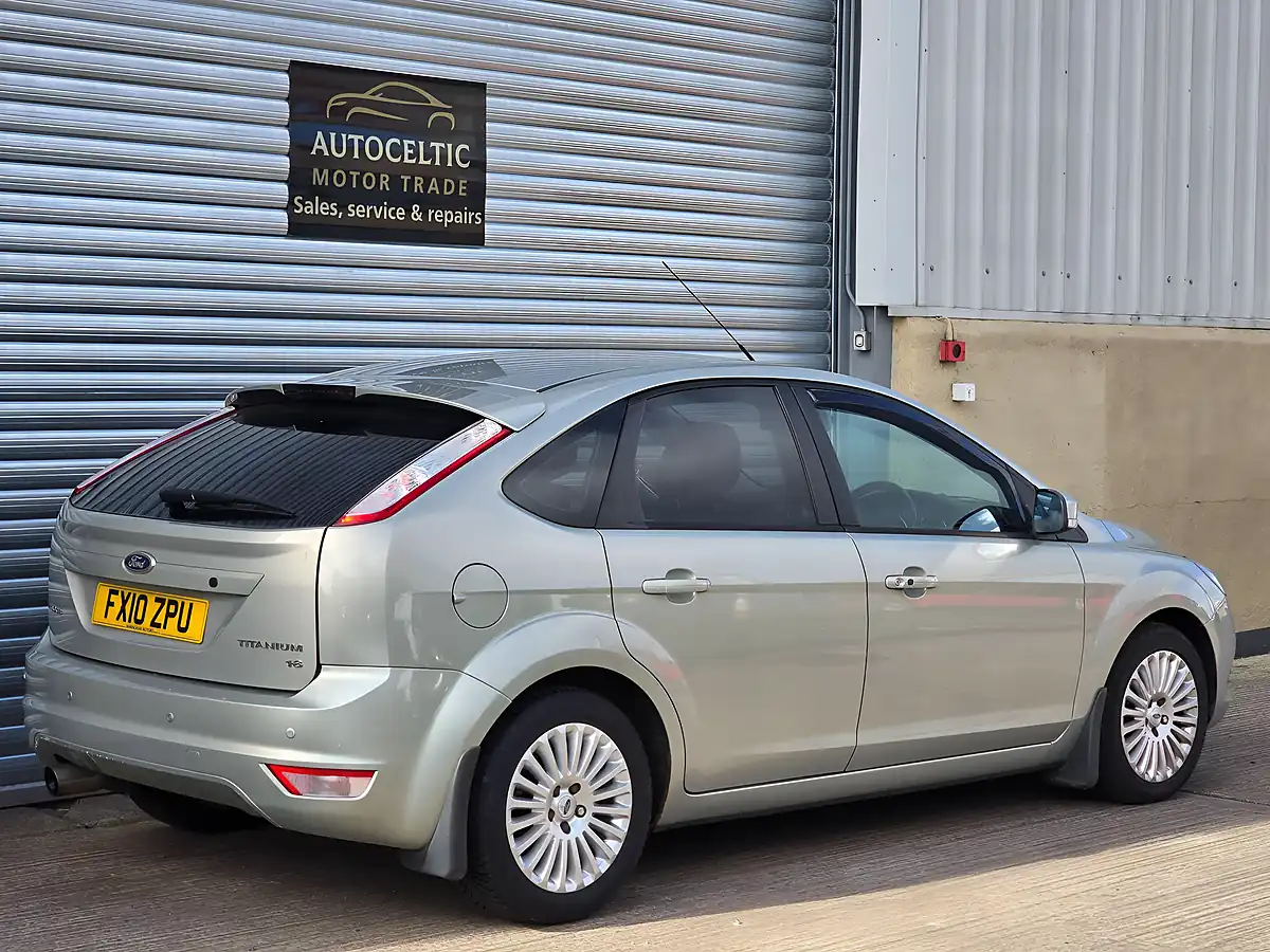 Used 2010 Ford Focus Titanium Silver - Interior and Exterior details 5
