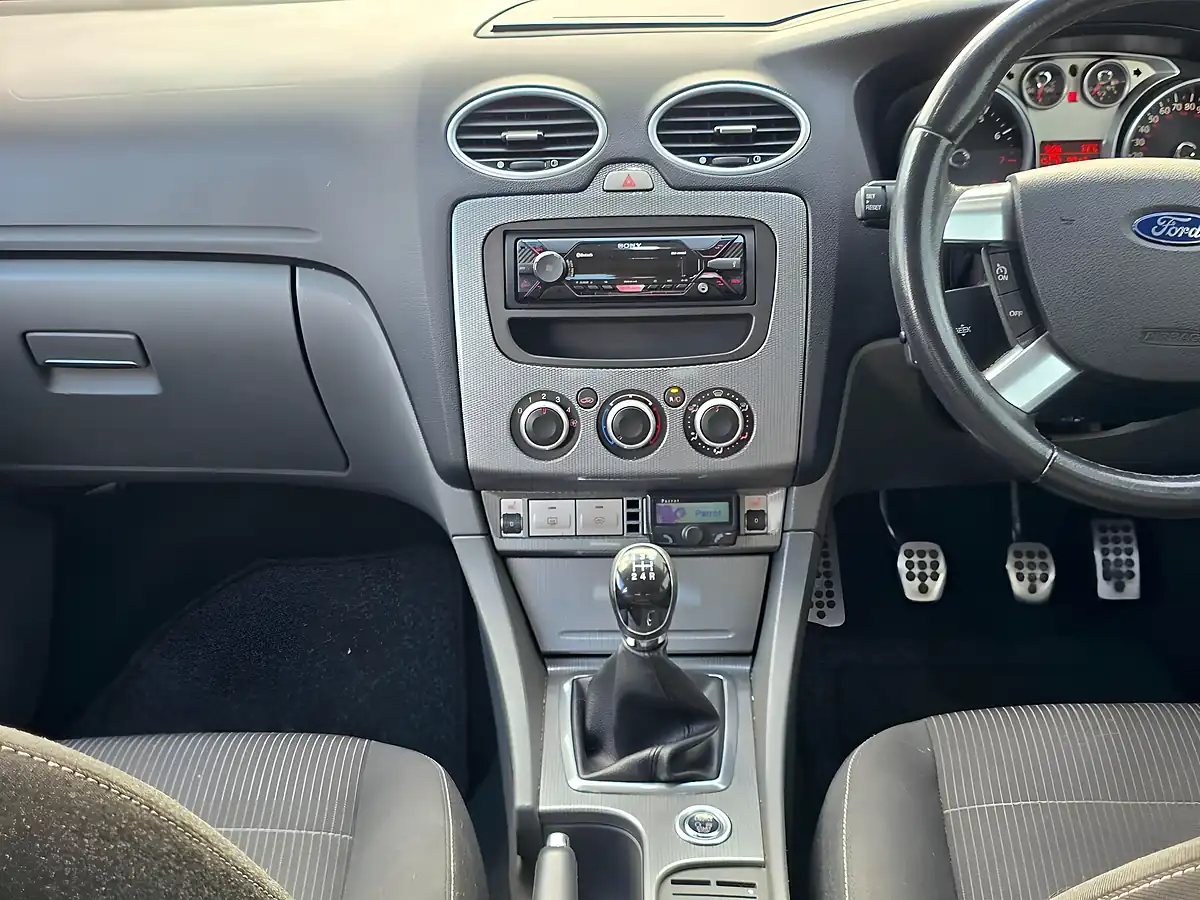 Used 2010 Ford Focus Titanium Silver - Interior and Exterior details 9