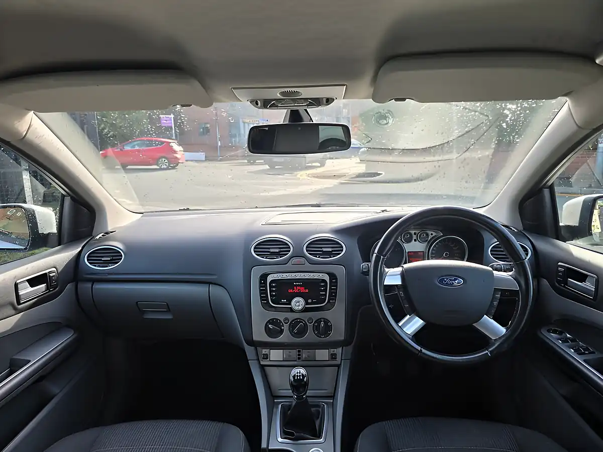 Used 2010 Ford Focus Titanium Silver - Interior and Exterior details 15