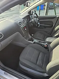 Used 2010 Ford Focus Titanium Silver - Interior and Exterior details 17