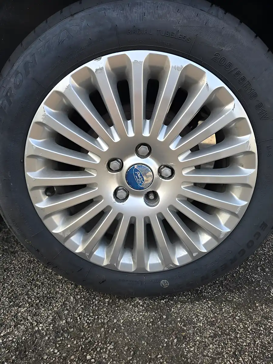 Used 2010 Ford Focus Titanium Silver - Interior and Exterior details 20