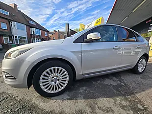 Used 2010 Ford Focus Titanium Silver - Interior and Exterior details 6