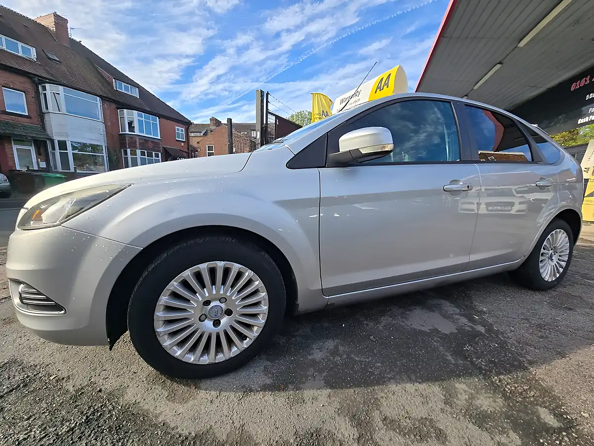 Used 2010 Ford Focus Titanium Silver - Interior and Exterior details 6