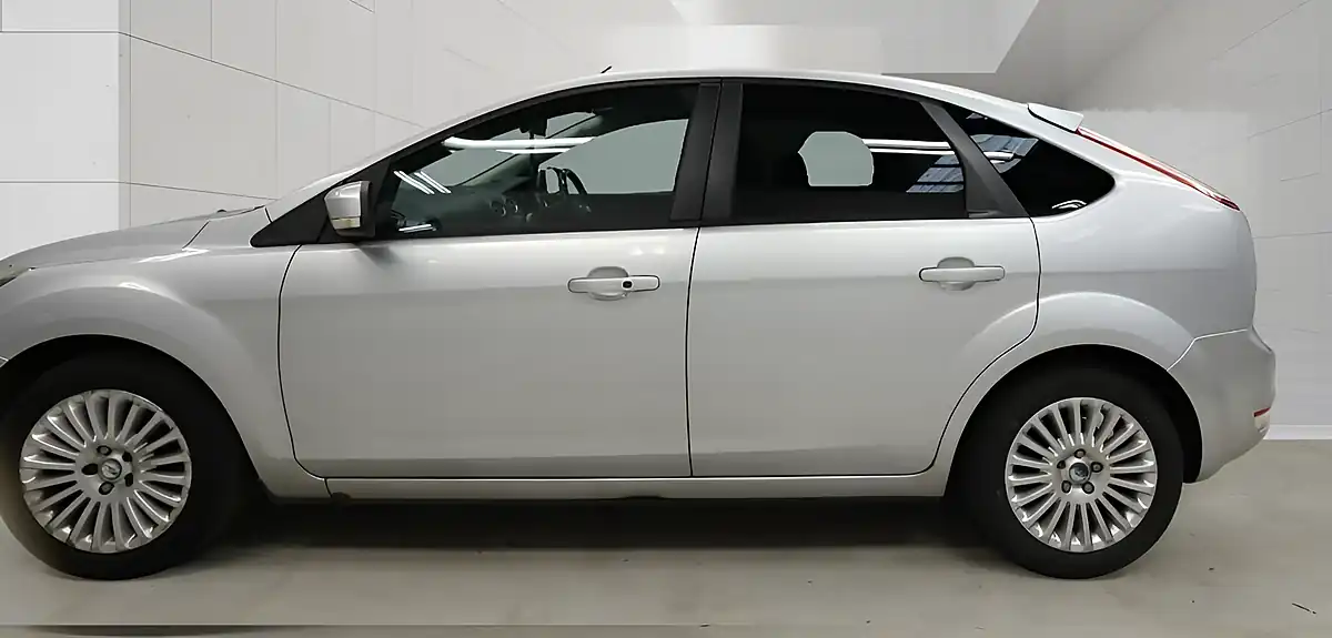 Used 2010 Ford Focus Titanium Silver - Interior and Exterior details 7