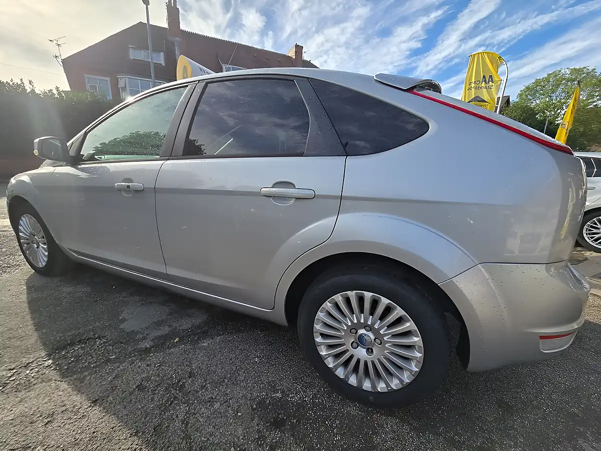 Used 2010 Ford Focus Titanium Silver - Interior and Exterior details 9