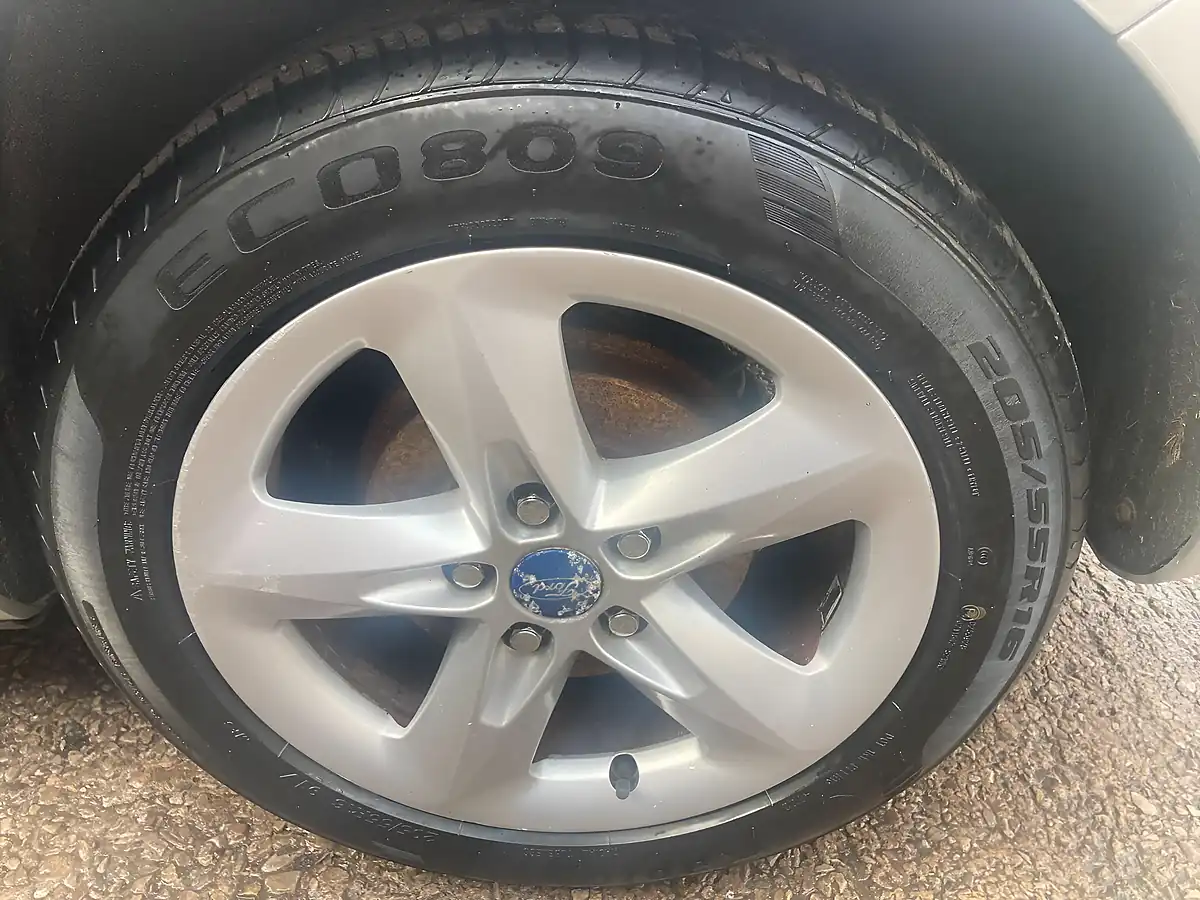 Used 2010 Ford Focus Zetec Silver - Interior and Exterior details 11