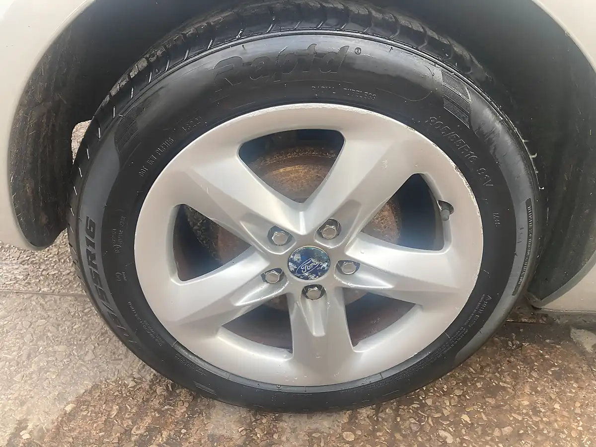 Used 2010 Ford Focus Zetec Silver - Interior and Exterior details 14
