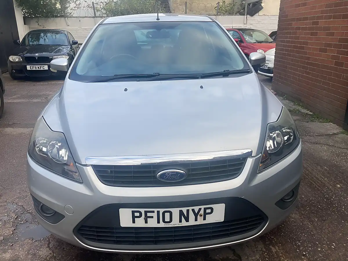 Used 2010 Ford Focus Zetec Silver - Interior and Exterior details 2