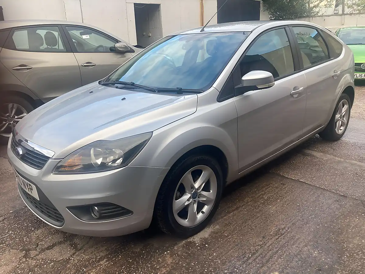 Used 2010 Ford Focus Zetec Silver - Interior and Exterior details 3