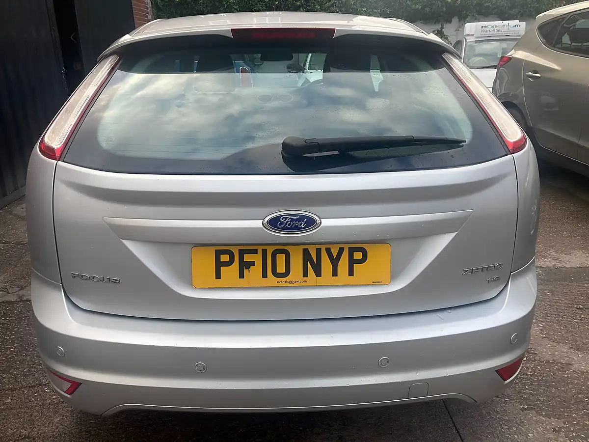 Used 2010 Ford Focus Zetec Silver - Interior and Exterior details 5