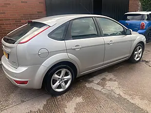 Used 2010 Ford Focus Zetec Silver - Interior and Exterior details 6