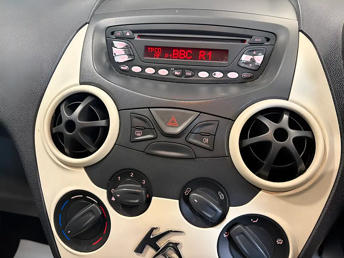 Used 2010 Ford Ka Studio White - Interior and Exterior details 18