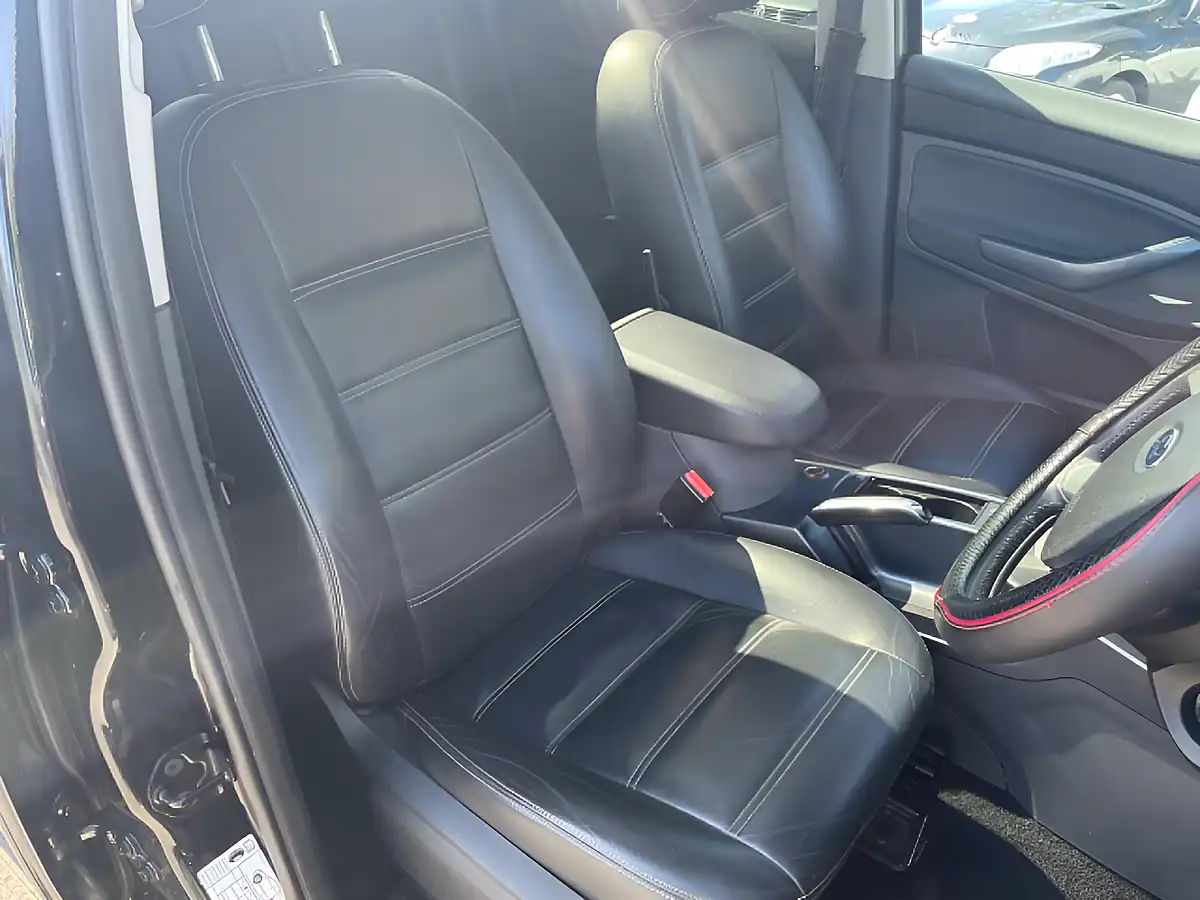 Used 2010 Ford Kuga Titanium Black - Interior and Exterior details 8