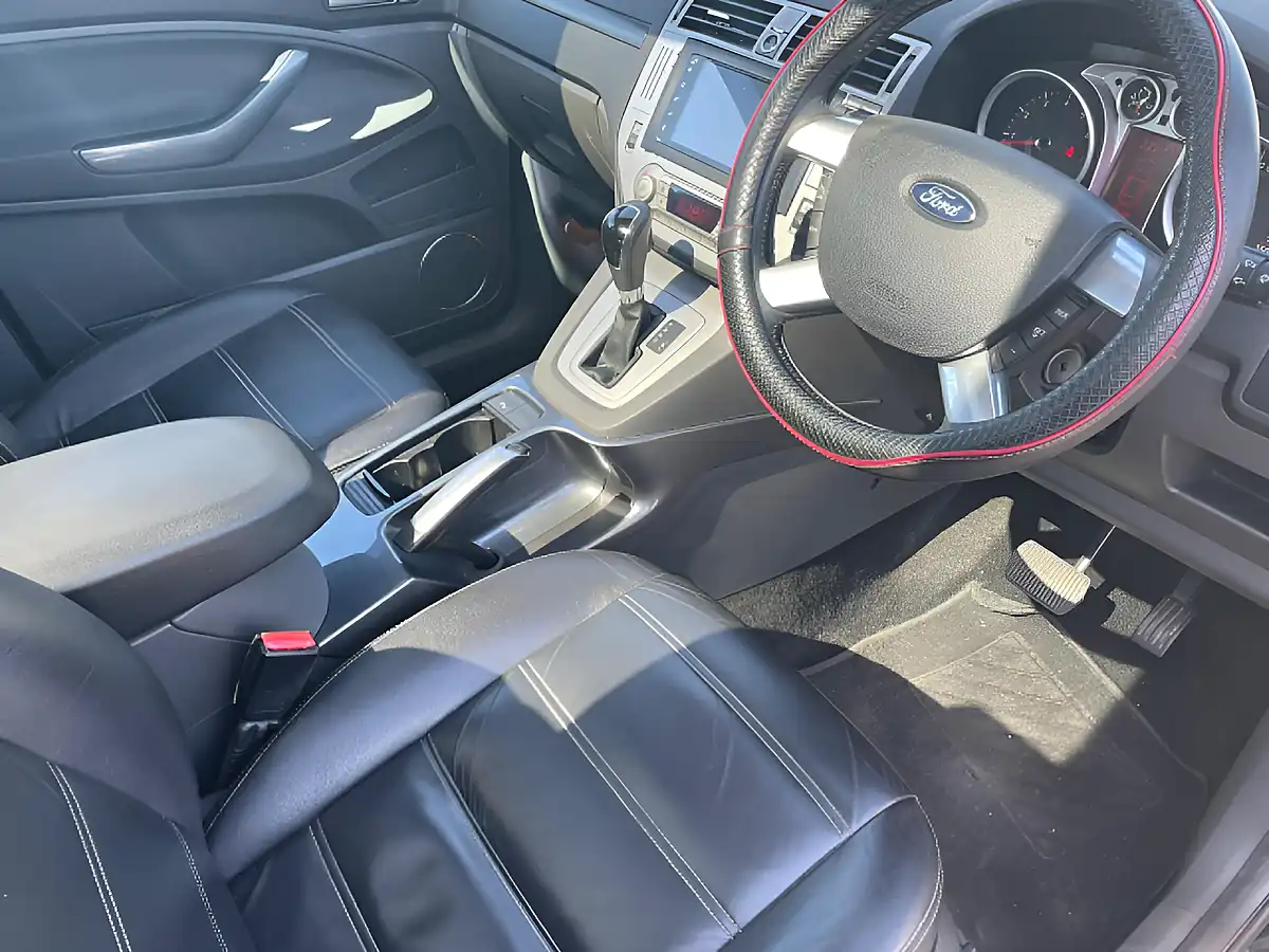 Used 2010 Ford Kuga Titanium Black - Interior and Exterior details 9