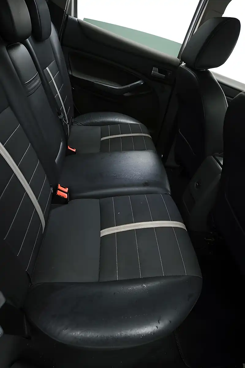 Used 2010 Ford Kuga Titanium Silver - Interior and Exterior details 11