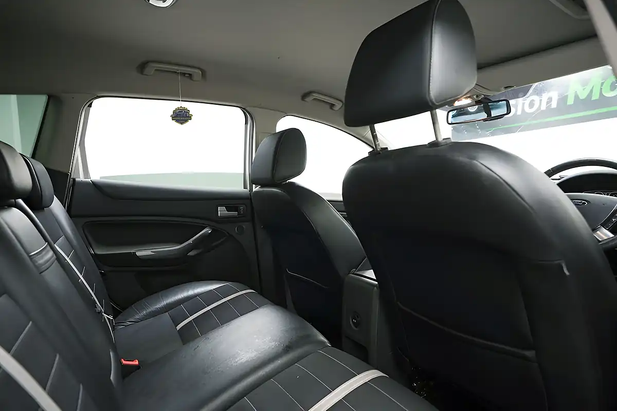 Used 2010 Ford Kuga Titanium Silver - Interior and Exterior details 12