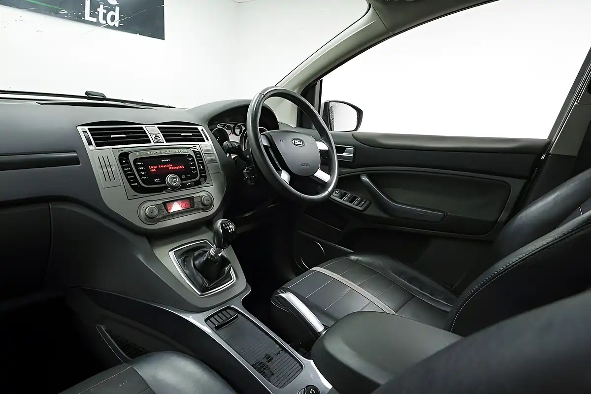 Used 2010 Ford Kuga Titanium Silver - Interior and Exterior details 15