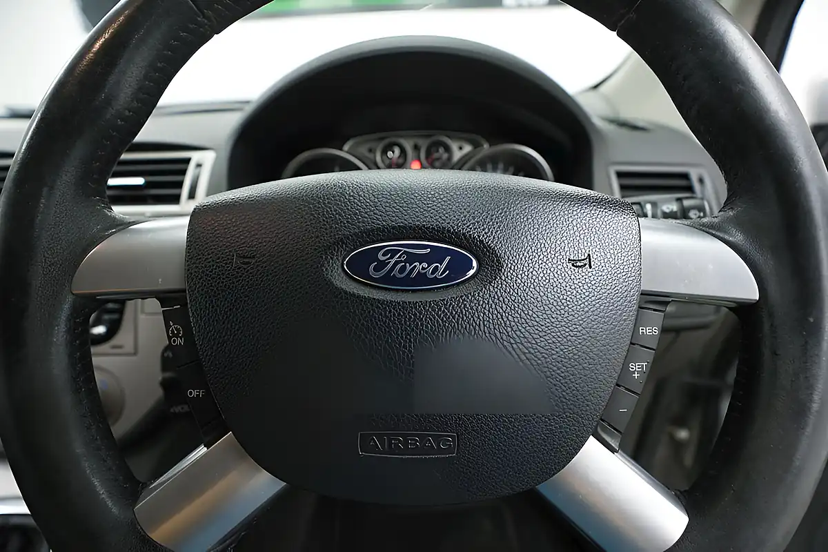 Used 2010 Ford Kuga Titanium Silver - Interior and Exterior details 17