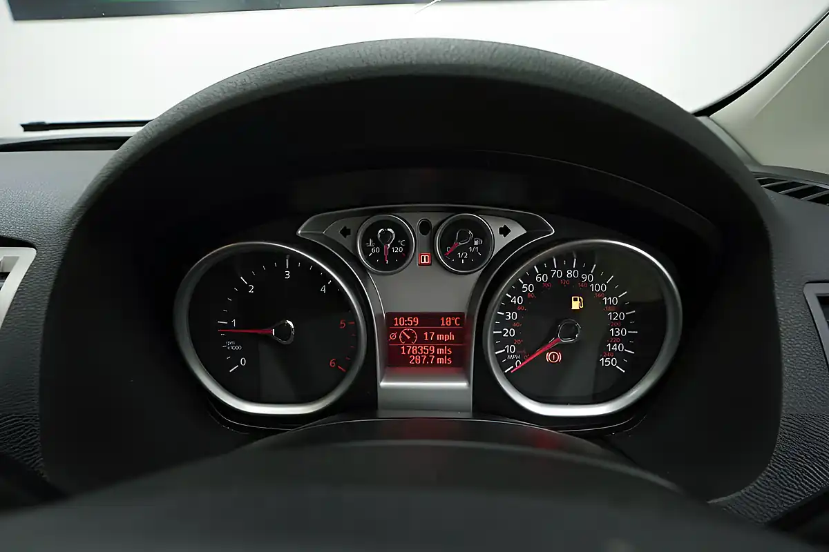 Used 2010 Ford Kuga Titanium Silver - Interior and Exterior details 18