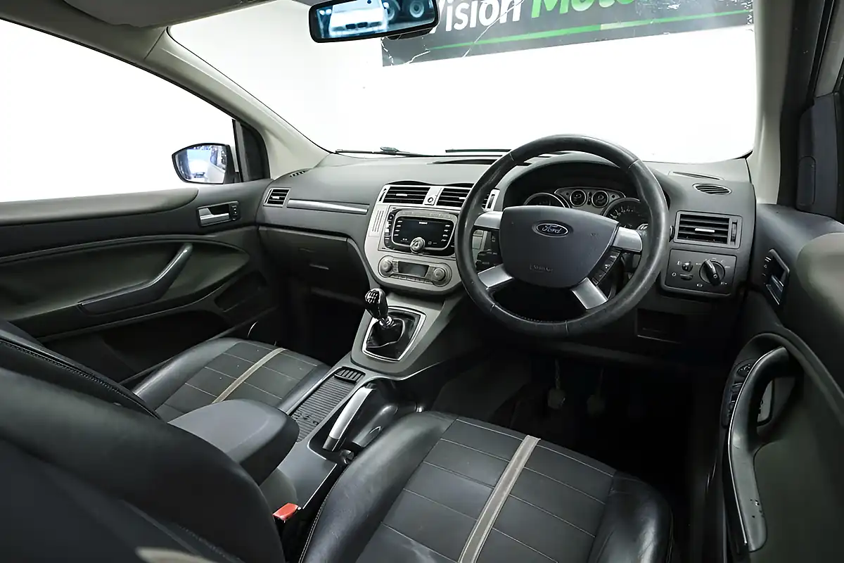 Used 2010 Ford Kuga Titanium Silver - Interior and Exterior details 8