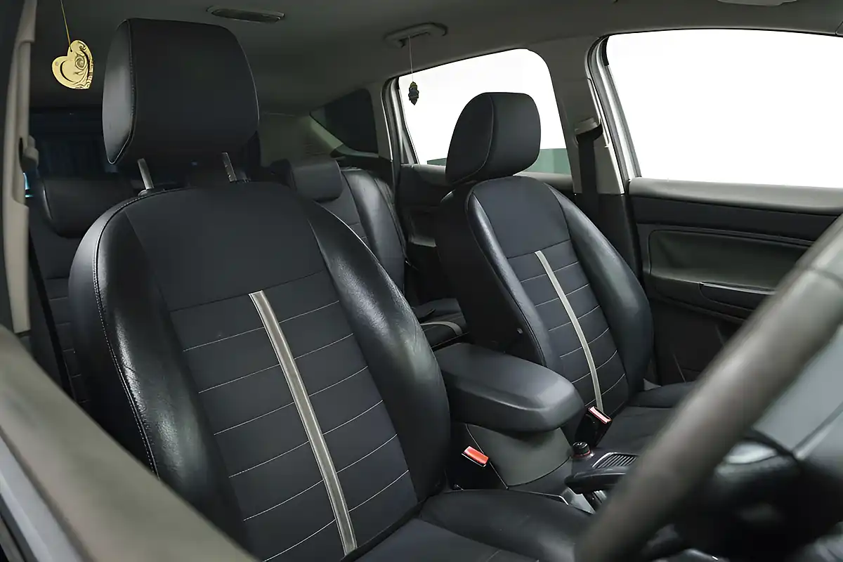 Used 2010 Ford Kuga Titanium Silver - Interior and Exterior details 9