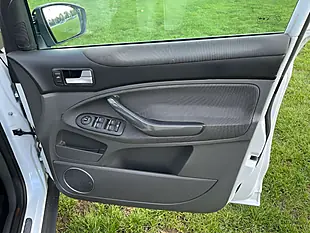 Used 2010 Ford Kuga Titanium White - Interior and Exterior details 11