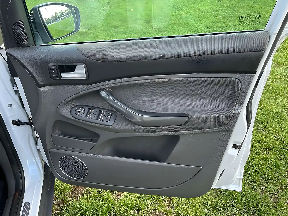 Used 2010 Ford Kuga Titanium White - Interior and Exterior details 11