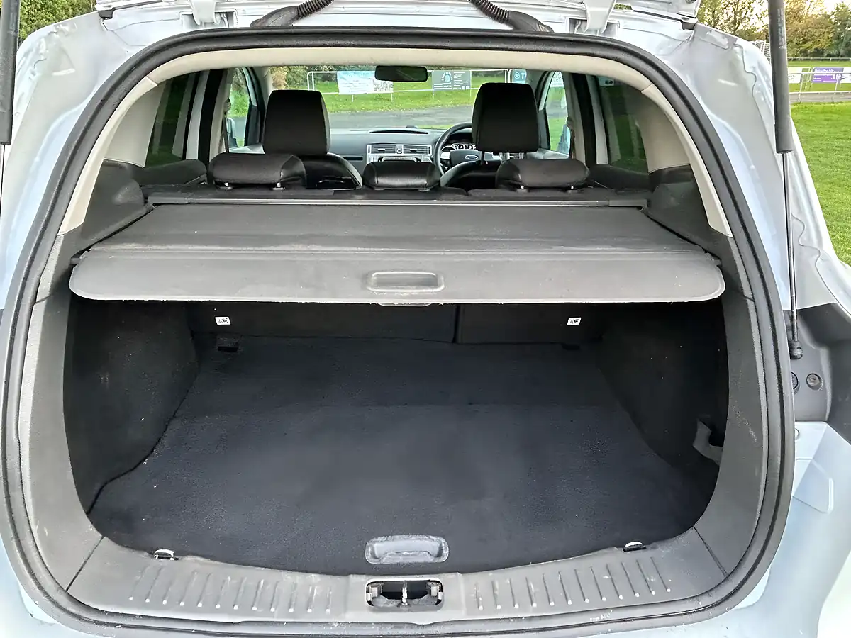 Used 2010 Ford Kuga Titanium White - Interior and Exterior details 13