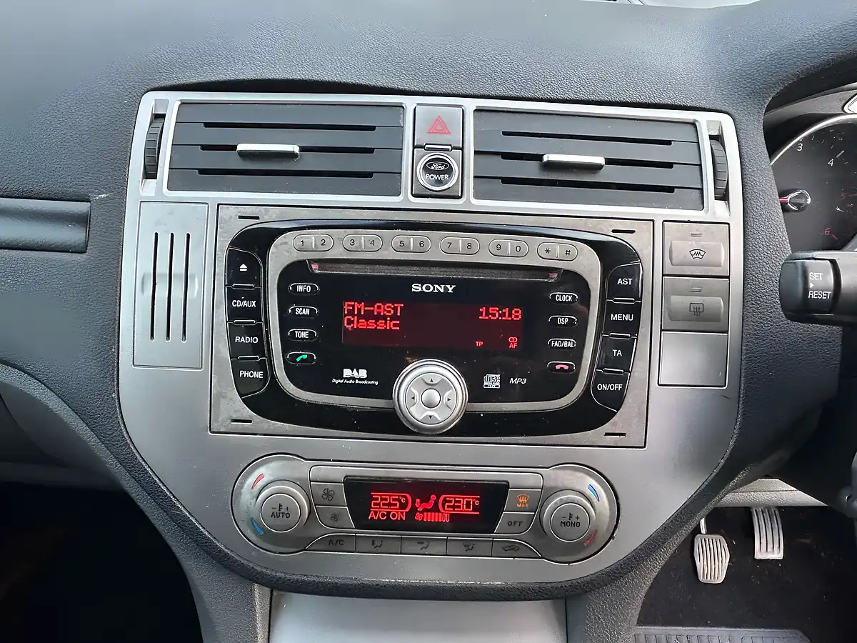 Used 2010 Ford Kuga Titanium White - Interior and Exterior details 17