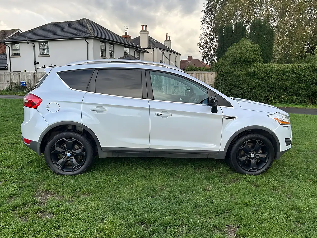 Used 2010 Ford Kuga Titanium White - Interior and Exterior details 4
