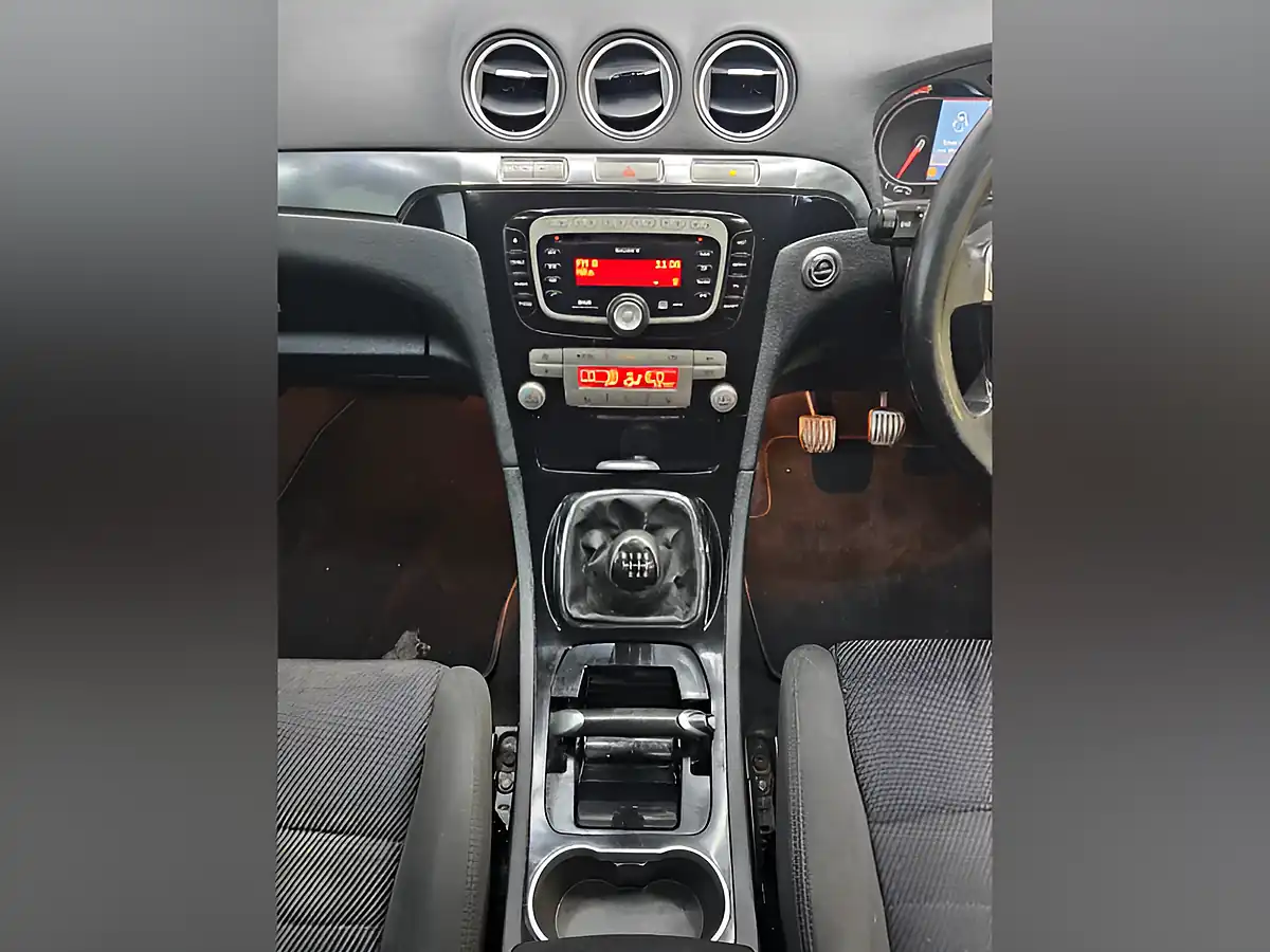 Used 2010 Ford S-Max Titanium Silver - Interior and Exterior details 10
