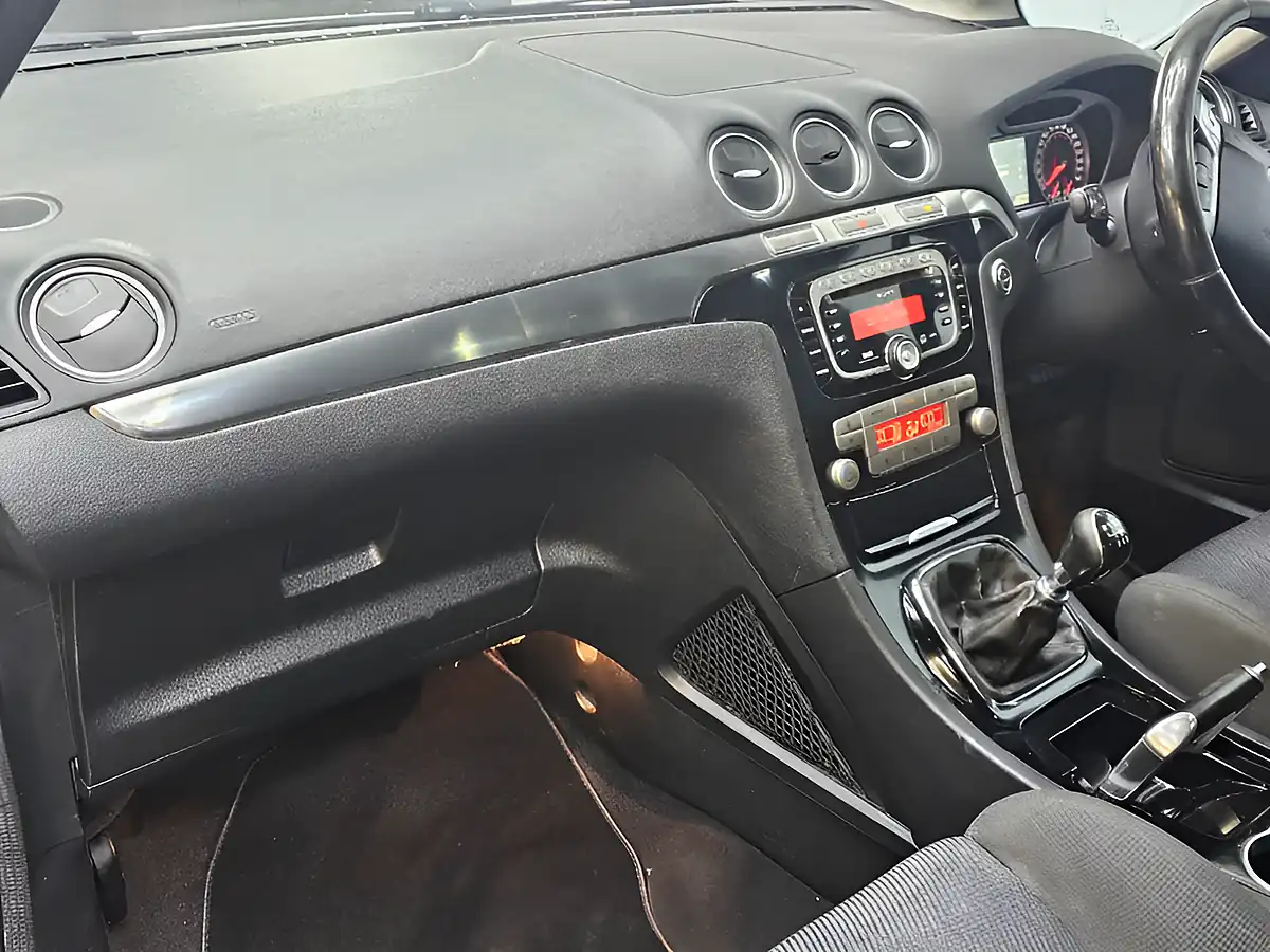 Used 2010 Ford S-Max Titanium Silver - Interior and Exterior details 11