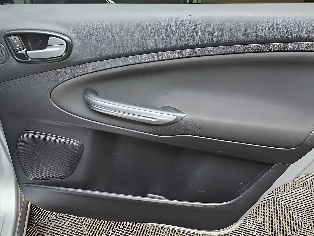 Used 2010 Ford S-Max Titanium Silver - Interior and Exterior details 18