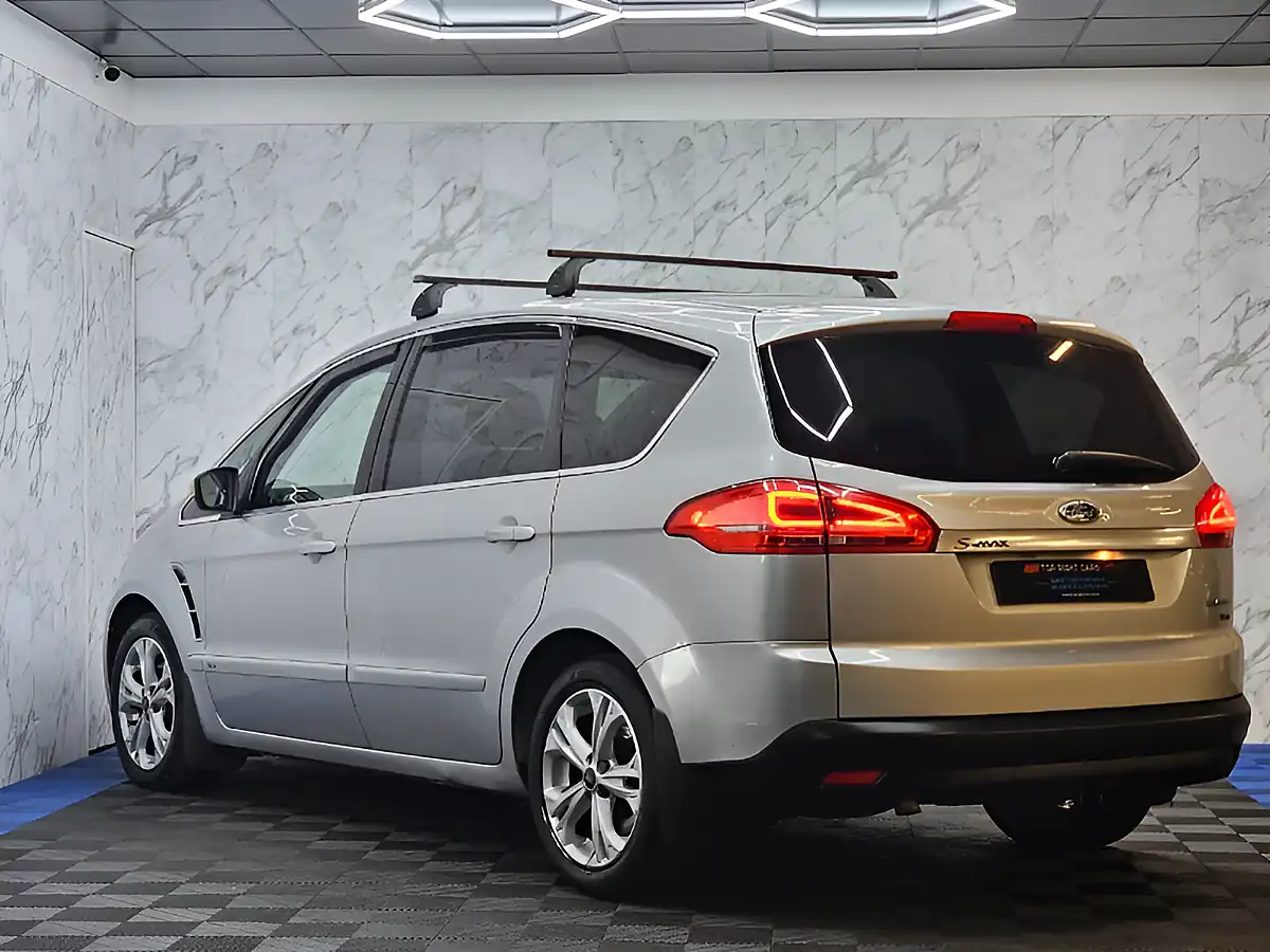 Used 2010 Ford S-Max Titanium Silver - Interior and Exterior details 5