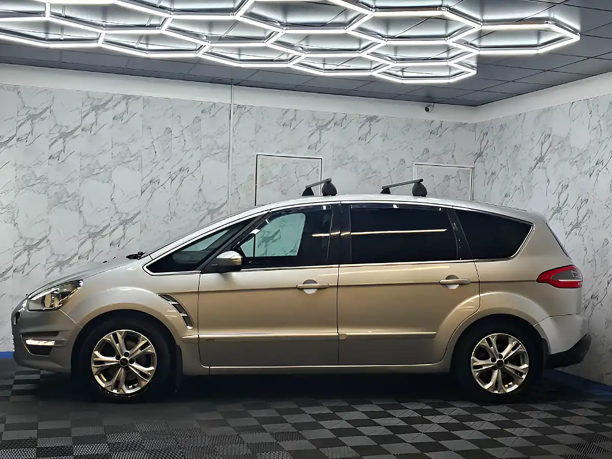 Used 2010 Ford S-Max Titanium Silver - Interior and Exterior details 6