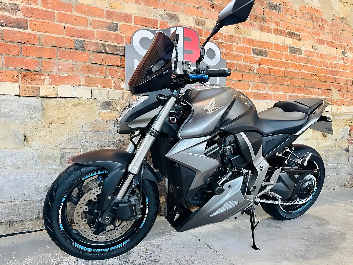 Used 2010 Honda CB1000R R9 Silver - Interior and Exterior details 12