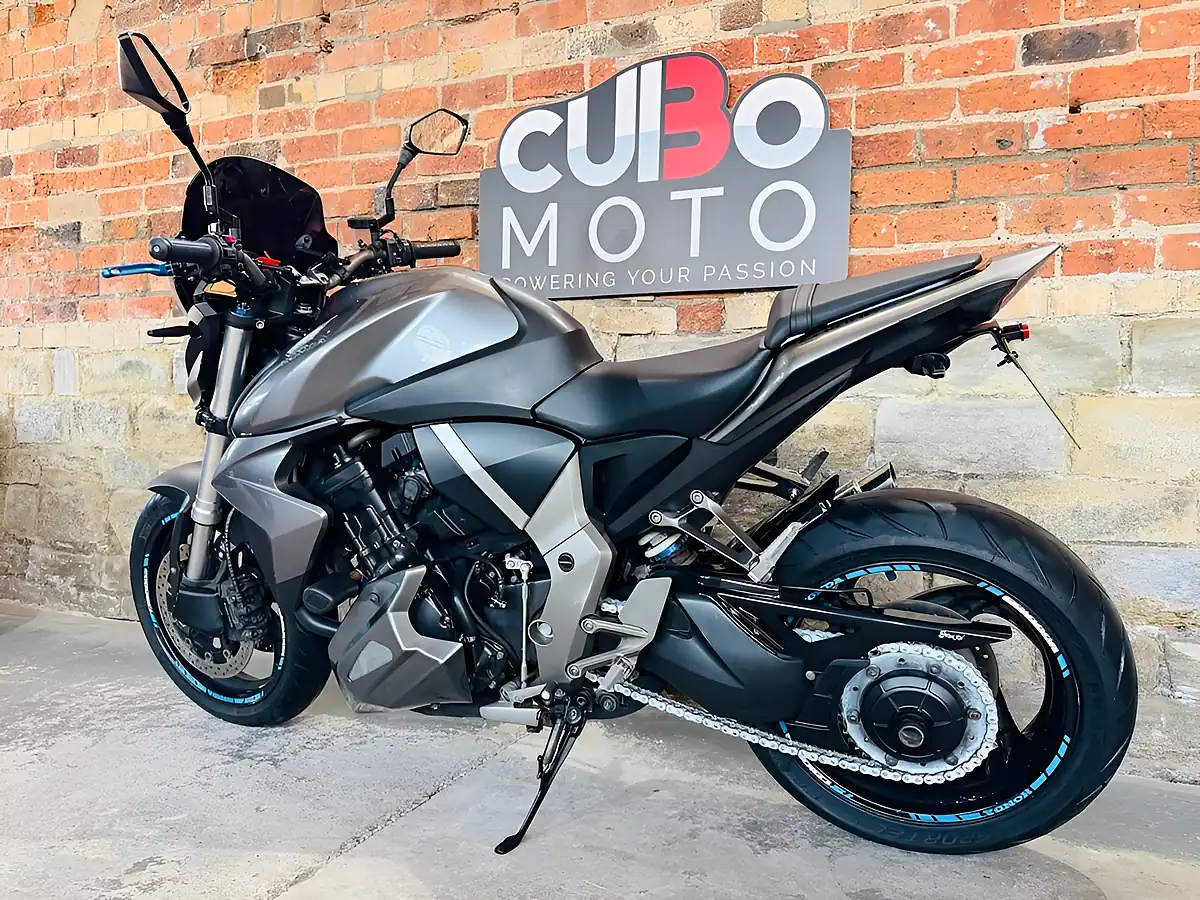Used 2010 Honda CB1000R R9 Silver - Interior and Exterior details 13
