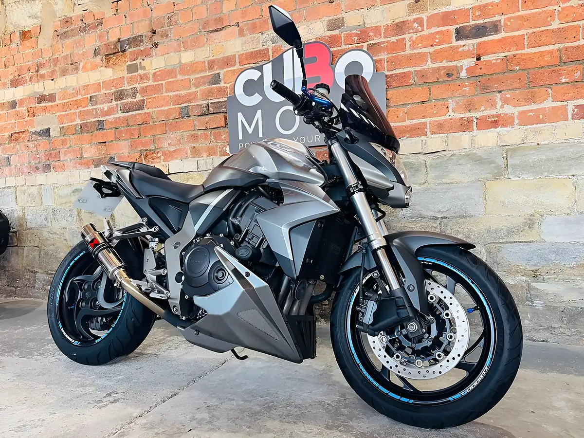 Used 2010 Honda CB1000R R9 Silver - Interior and Exterior details 3