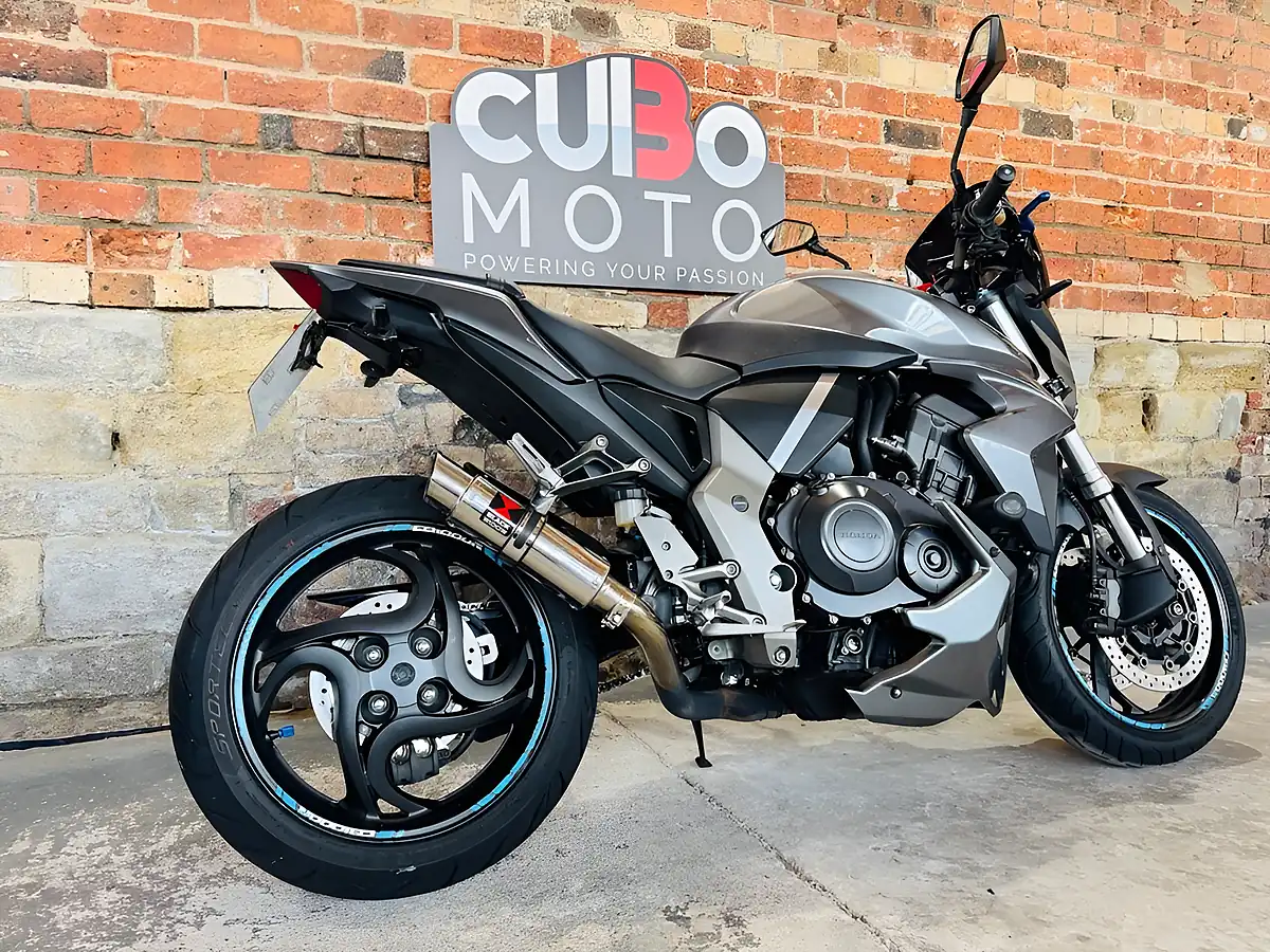 Used 2010 Honda CB1000R R9 Silver - Interior and Exterior details 4