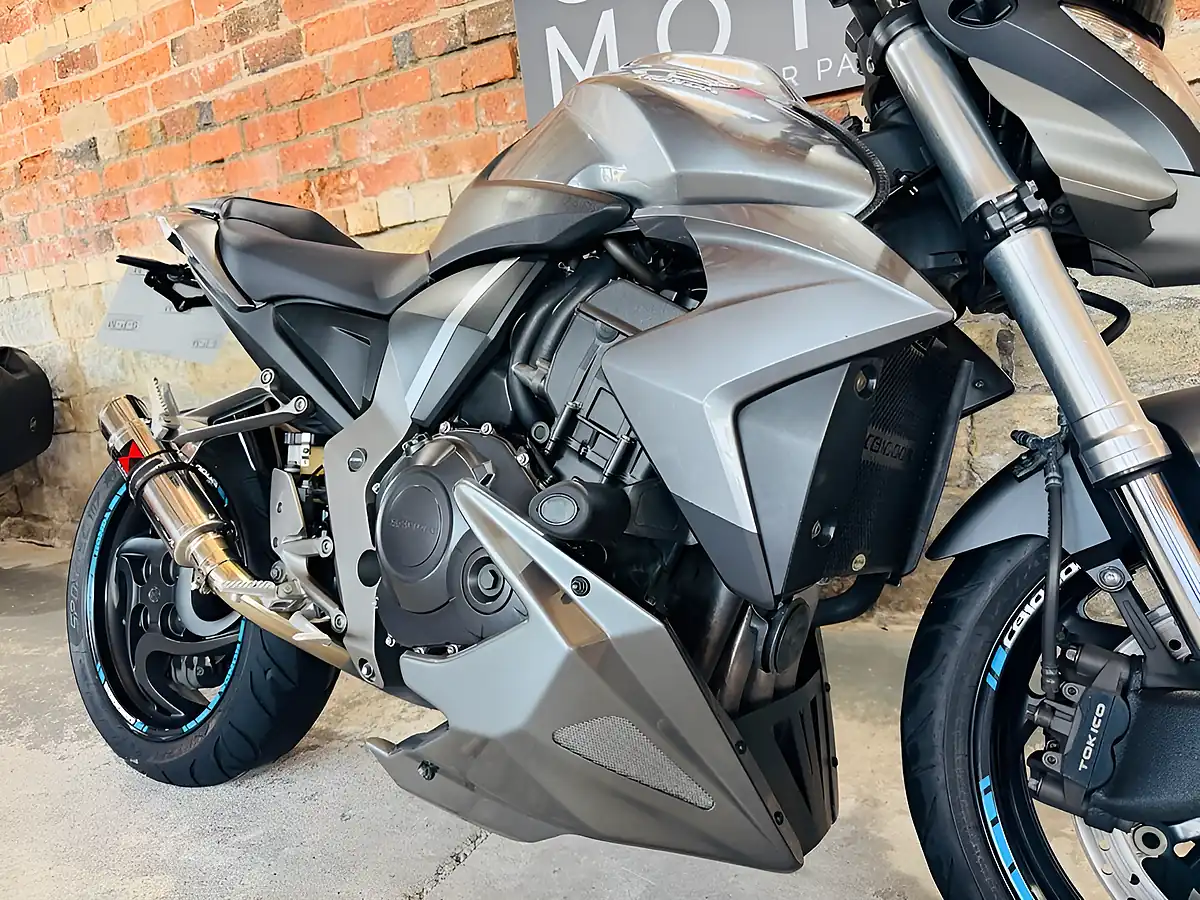 Used 2010 Honda CB1000R R9 Silver - Interior and Exterior details 6