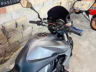 Used 2010 Honda CB1000R R9 Silver - Interior and Exterior details 8