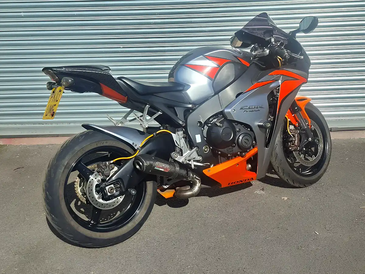 Used 2010 Honda Cbr Silver - Interior and Exterior details 11