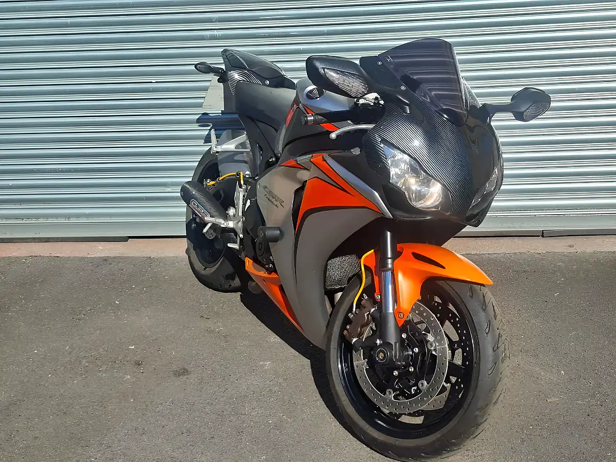 Used 2010 Honda Cbr Silver - Interior and Exterior details 2