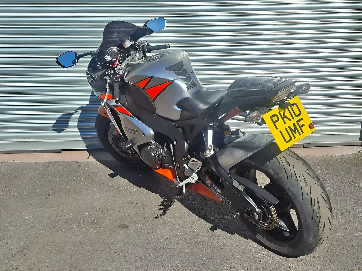 Used 2010 Honda Cbr Silver - Interior and Exterior details 8