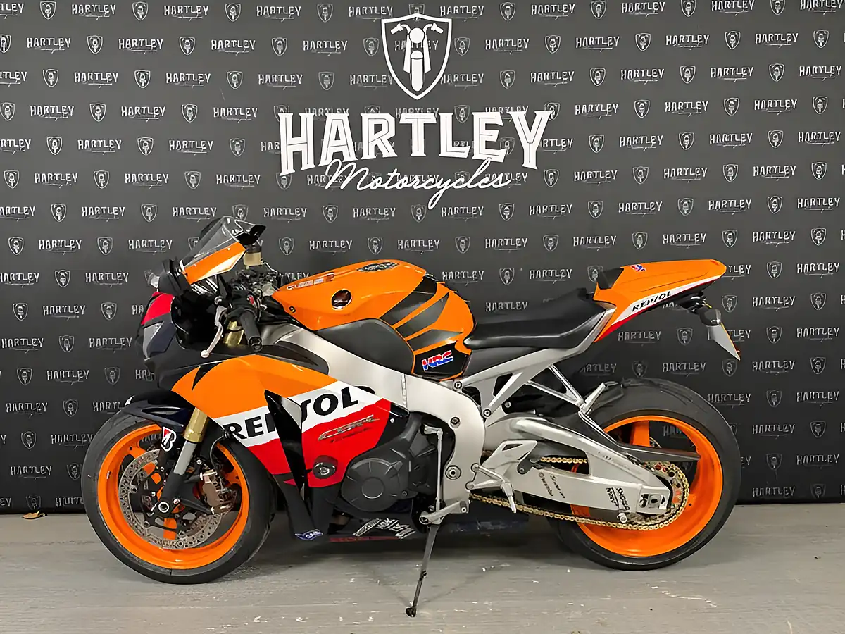 Used 2010 Honda CBR1000RR Fireblade Repsol Orange/Red/White - Interior and Exterior details 3